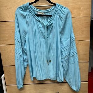 Beautiful silky flowy blouse